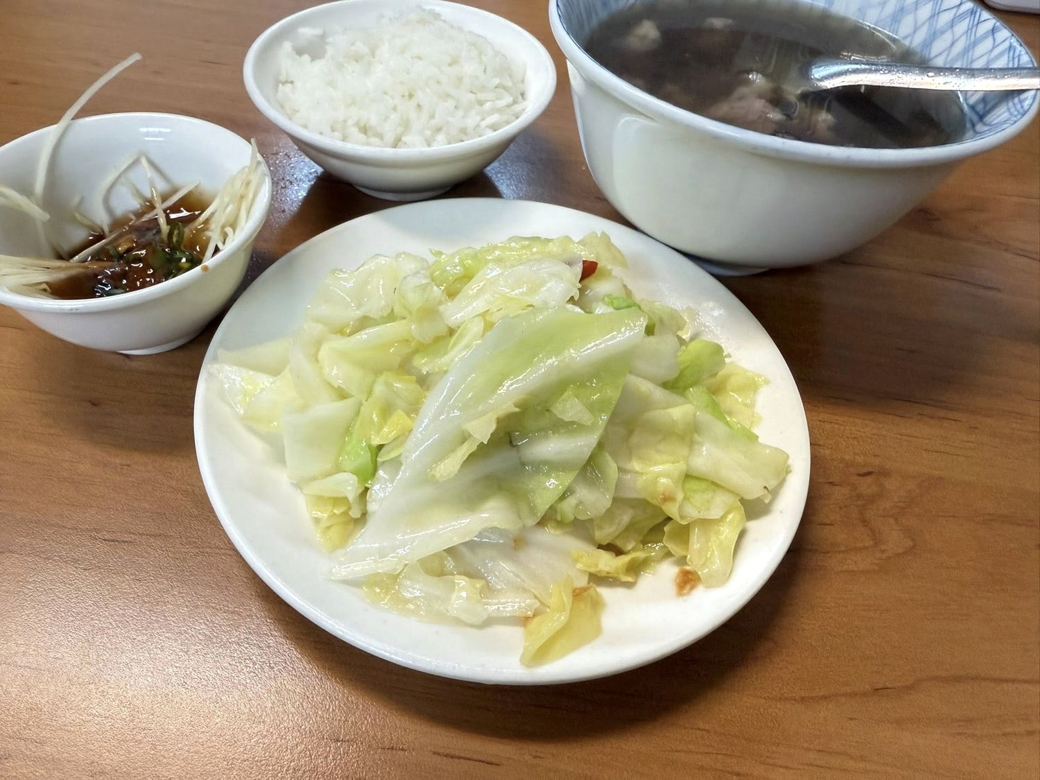 台南牛肉湯 善化牛肉湯 不用跟著排隊的在地店.熟客怕只怕店家已售完!!